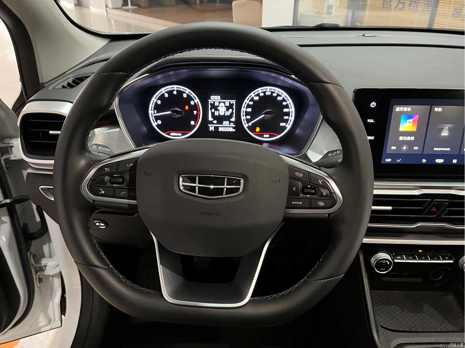 Geely Coolray, 2022 12