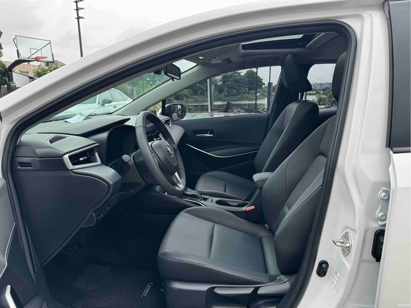 Toyota Corolla, 2025 4