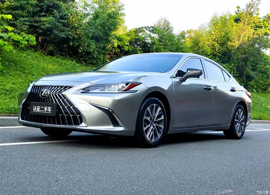 Lexus ES, 2024 1