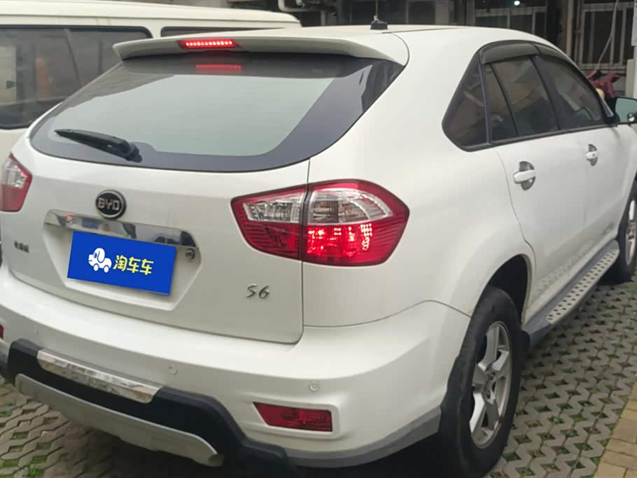 BYD S6