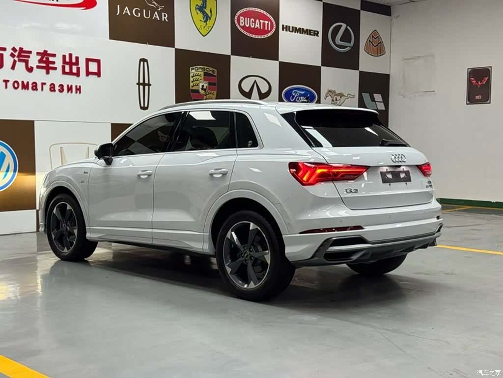 Audi Q3, 2022 4