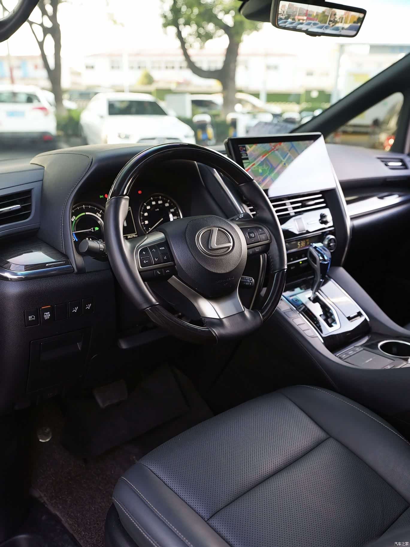 Lexus LM, 2022 4