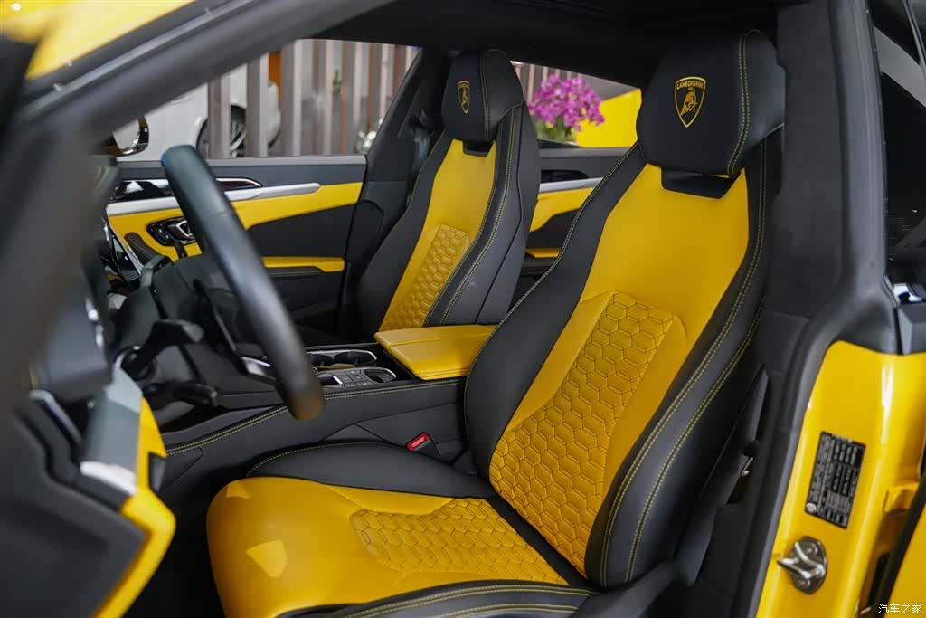 Lamborghini Urus, 2023 13