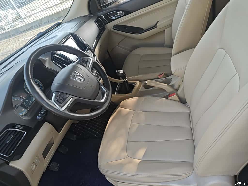 Wuling 730, 2015 15