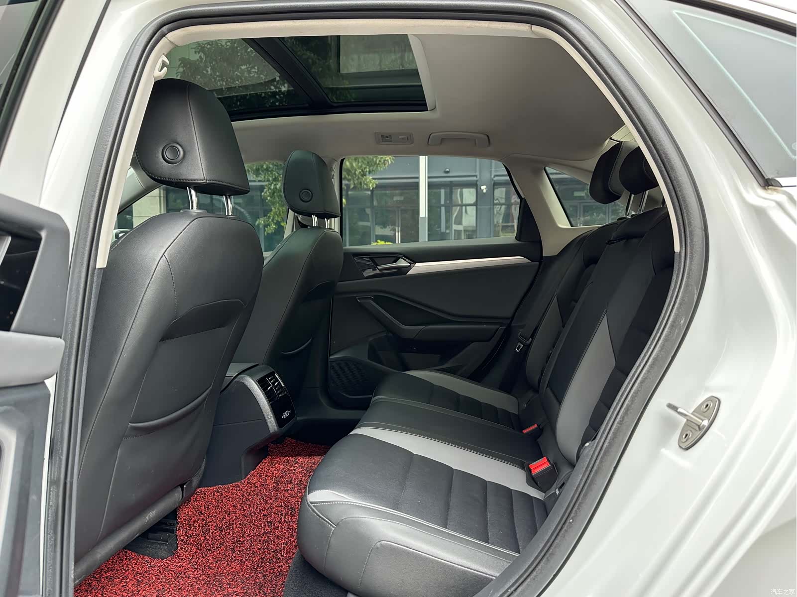 Volkswagen Sagitar, 2019 9