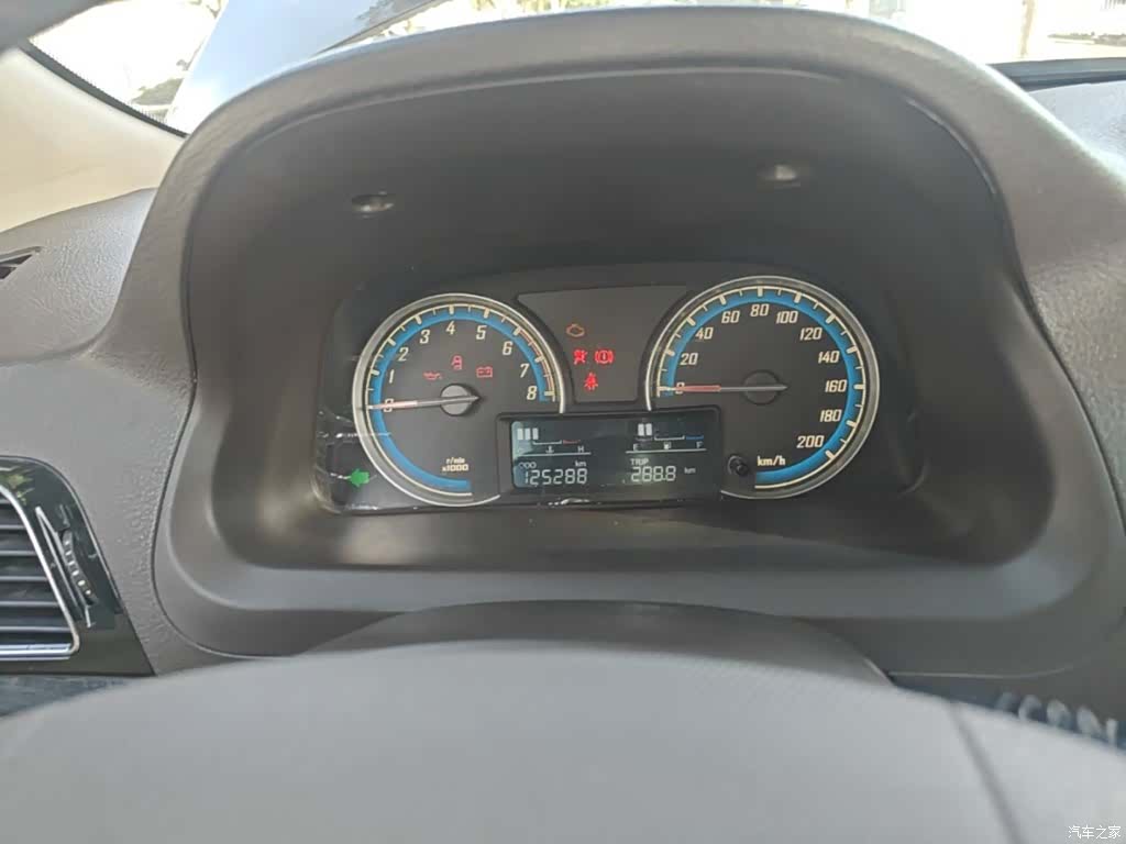 Wuling 730, 2015 12