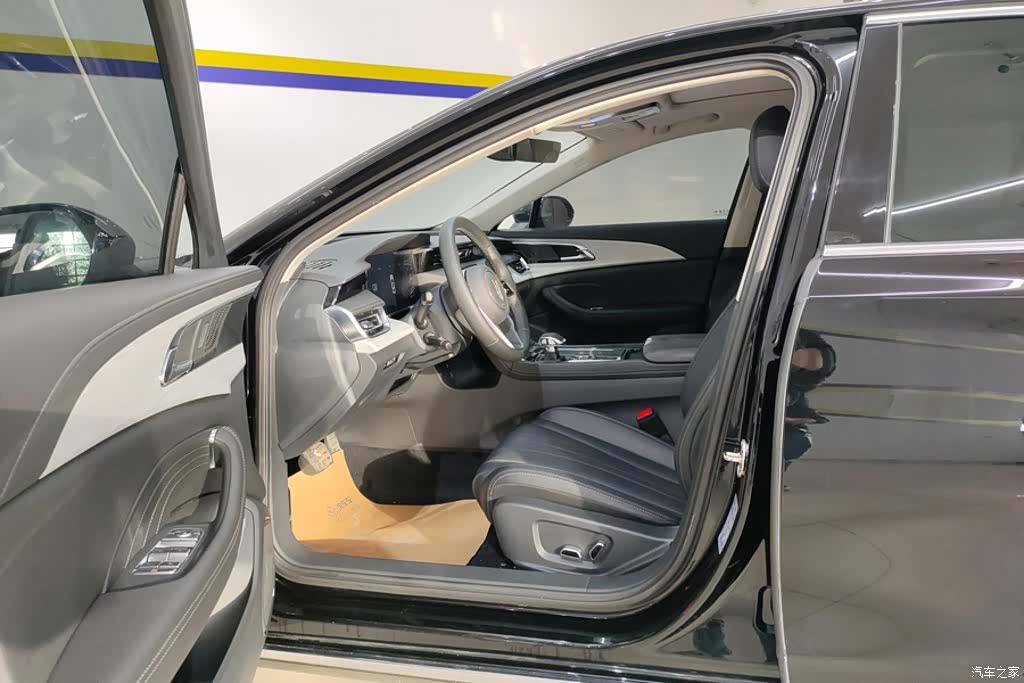 Hongqi H5, 2024 9