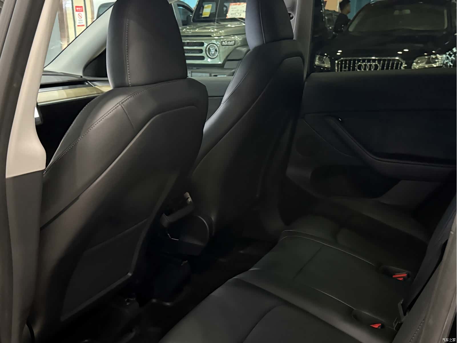 Tesla Model Y, 2023 все фото