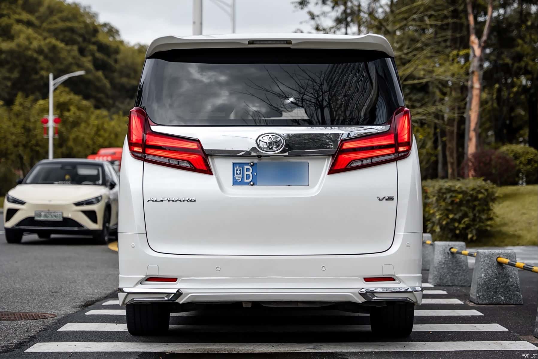 Toyota Alphard, 2017 11