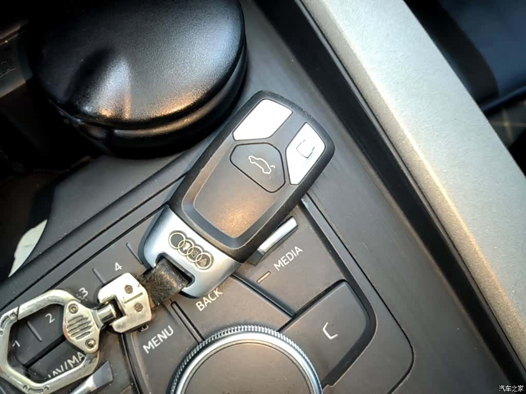 Audi A4L, 2018 9