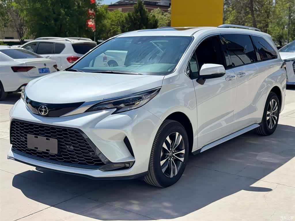 Toyota Granvia, 2026 1