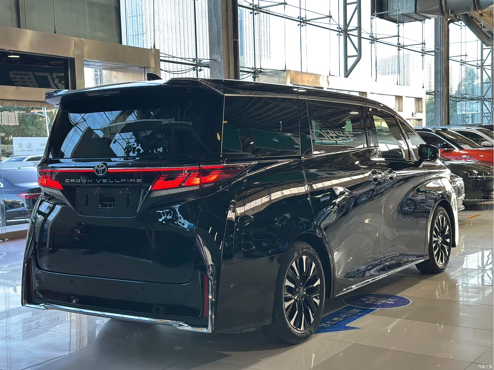 Toyota Vellfire, 2024 4