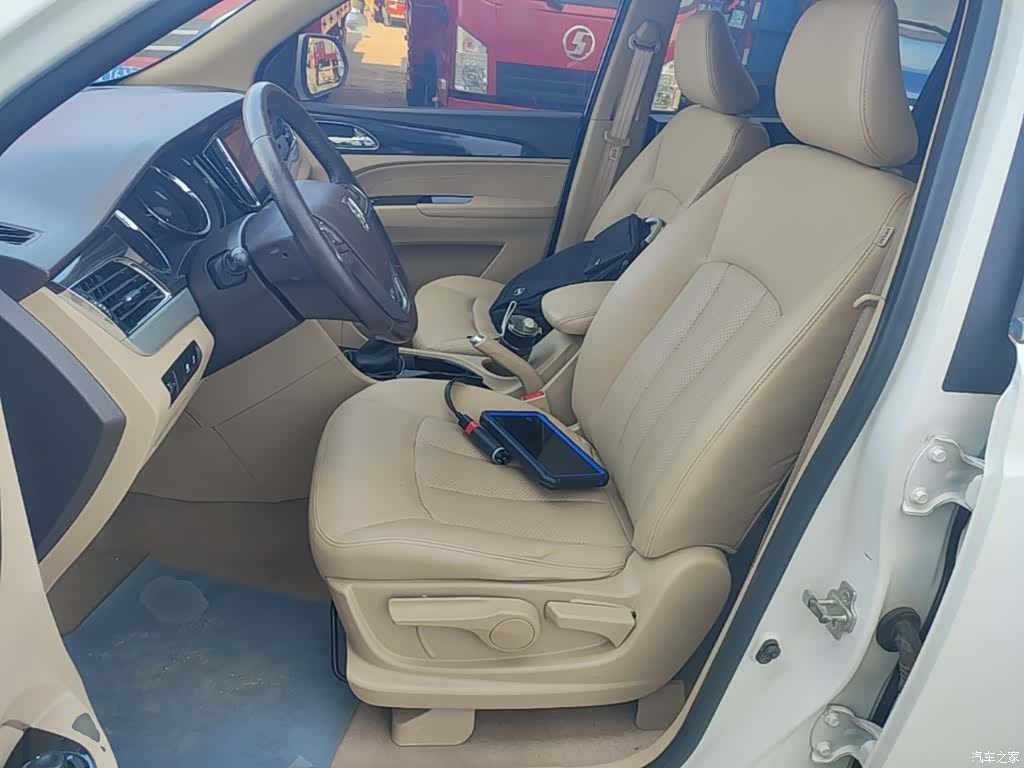 Wuling 730, 2016 15
