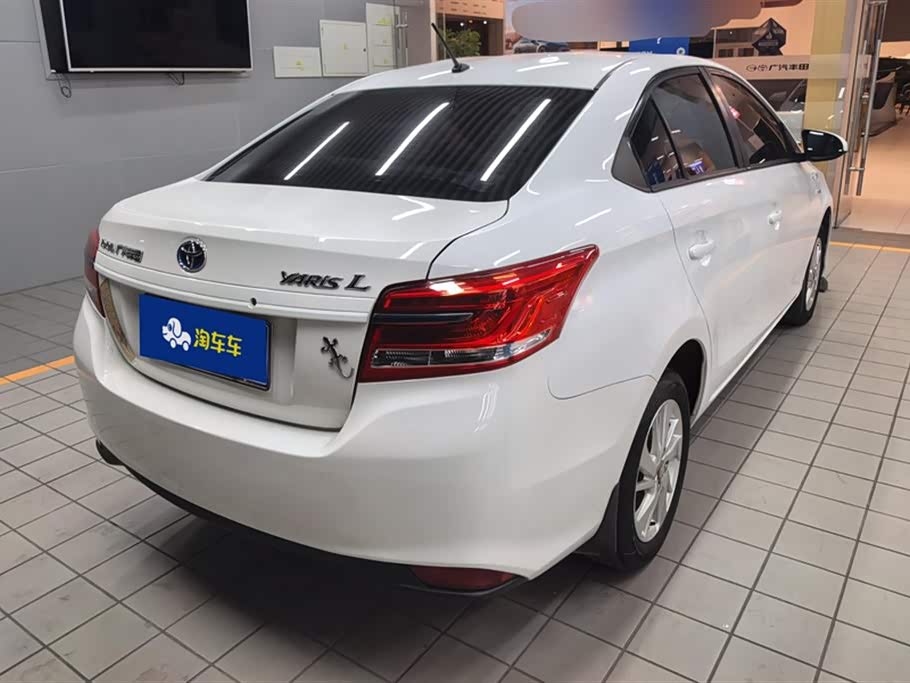 Toyota YARiS L to enjoy