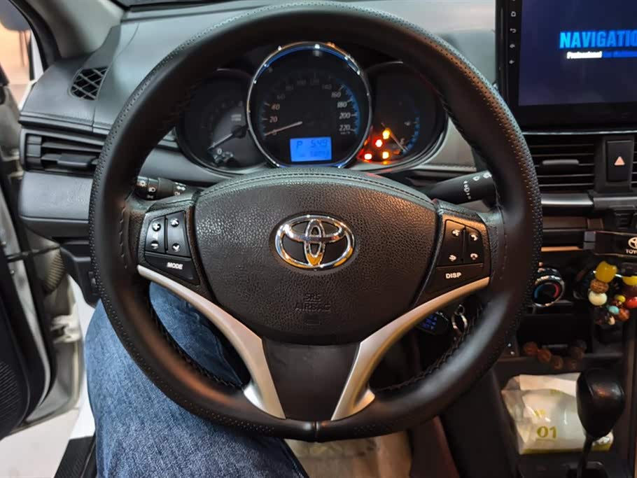 Toyota YARiS L to enjoy