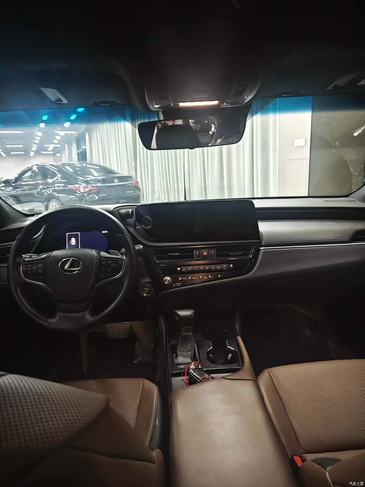 Lexus ES, 2023 все фото