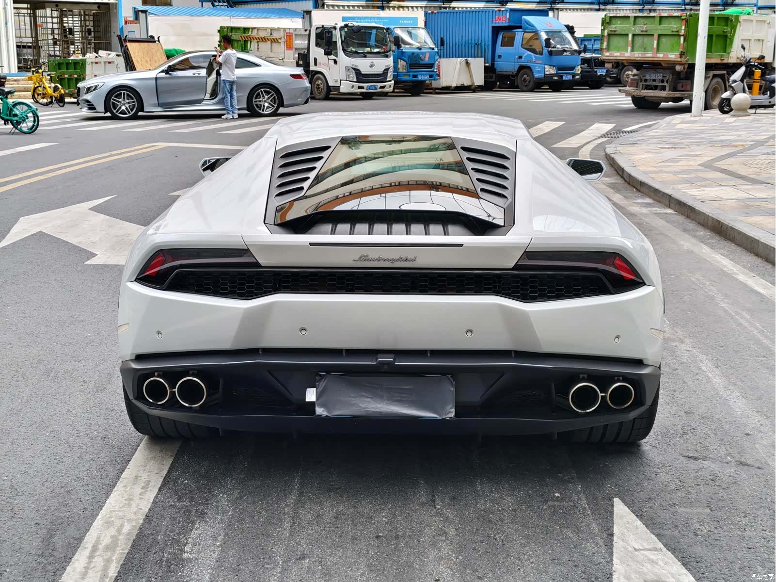 Lamborghini Huracán, 2015 все фото