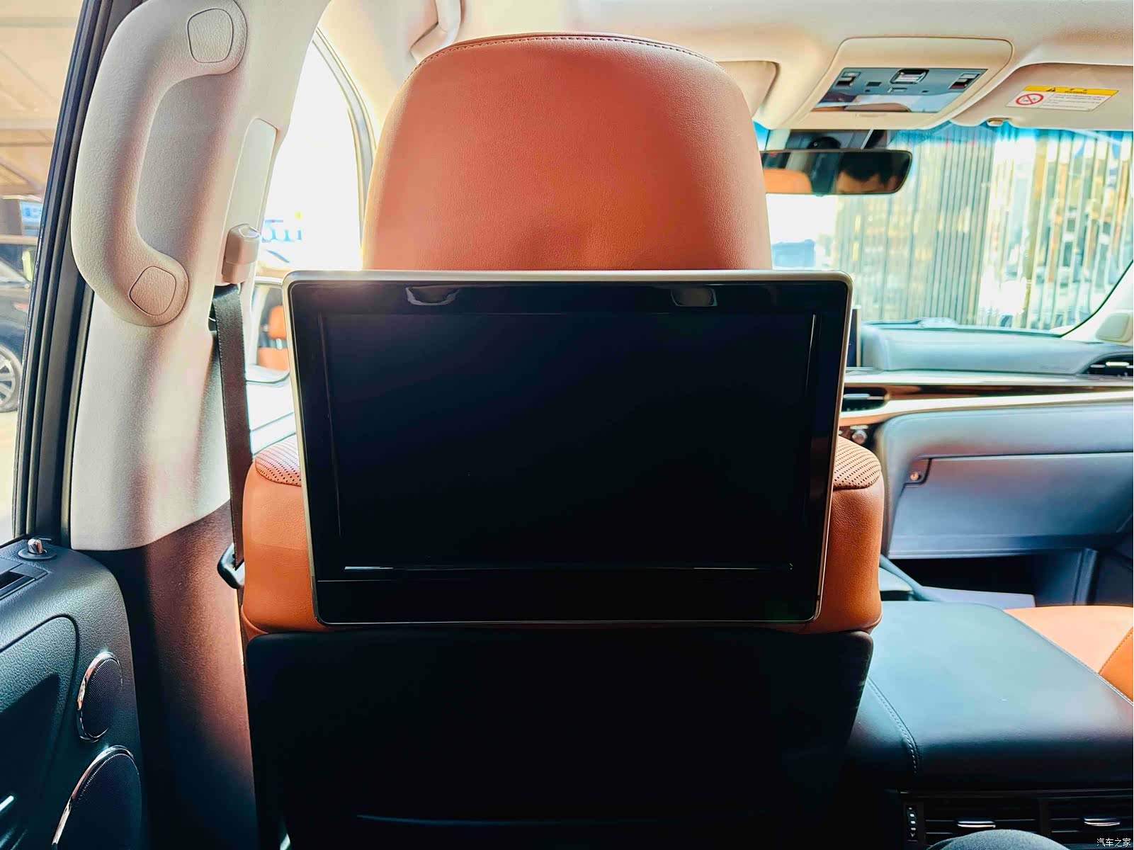 Lexus LX, 2019 18