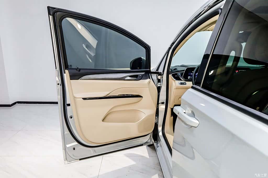 Buick GL8, 2025 8