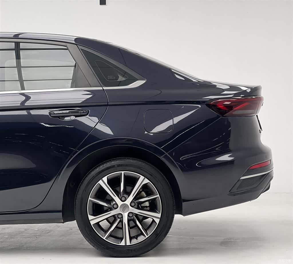 Geely Emgrand, 2022 16