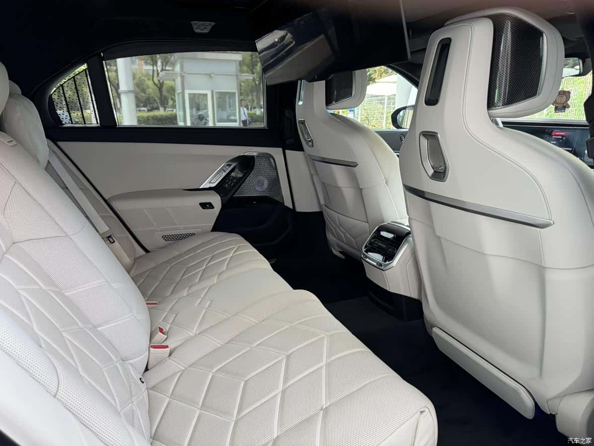 BMW i7, 2025 20