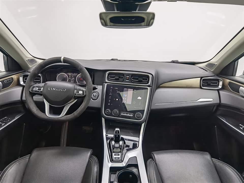 Lynk & Co 01