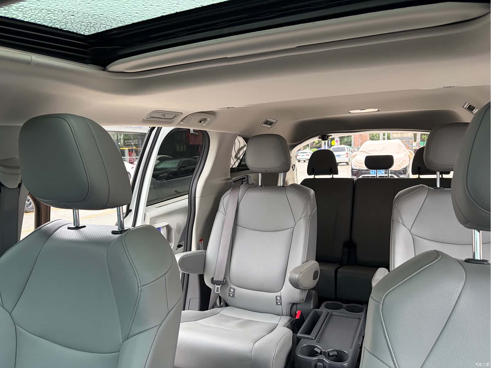 Toyota Granvia, 2024 15