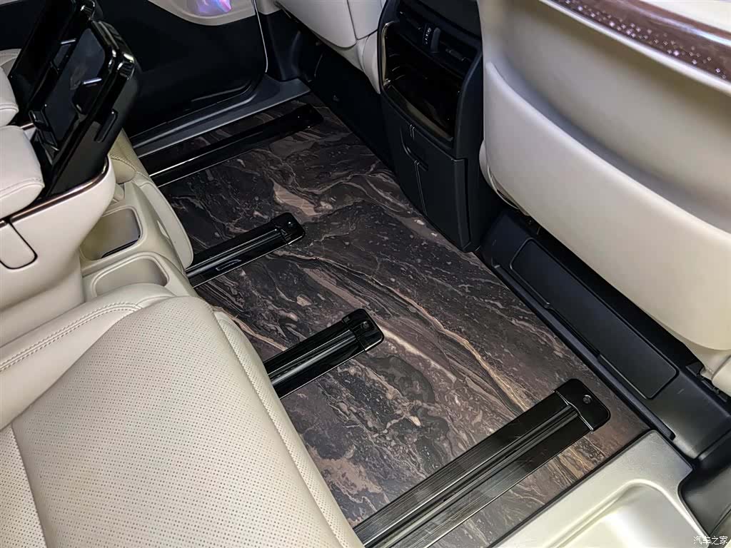 Toyota Alphard, 2025 14