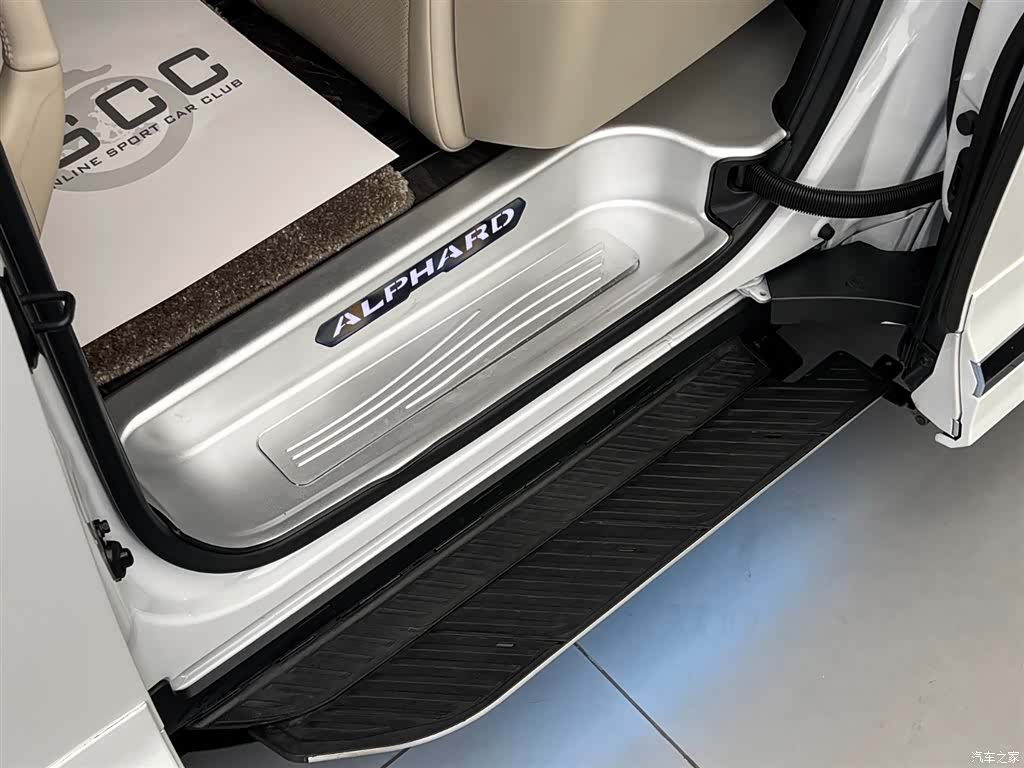 Toyota Alphard, 2025 13