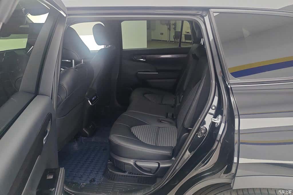 Toyota Crown, 2023 11