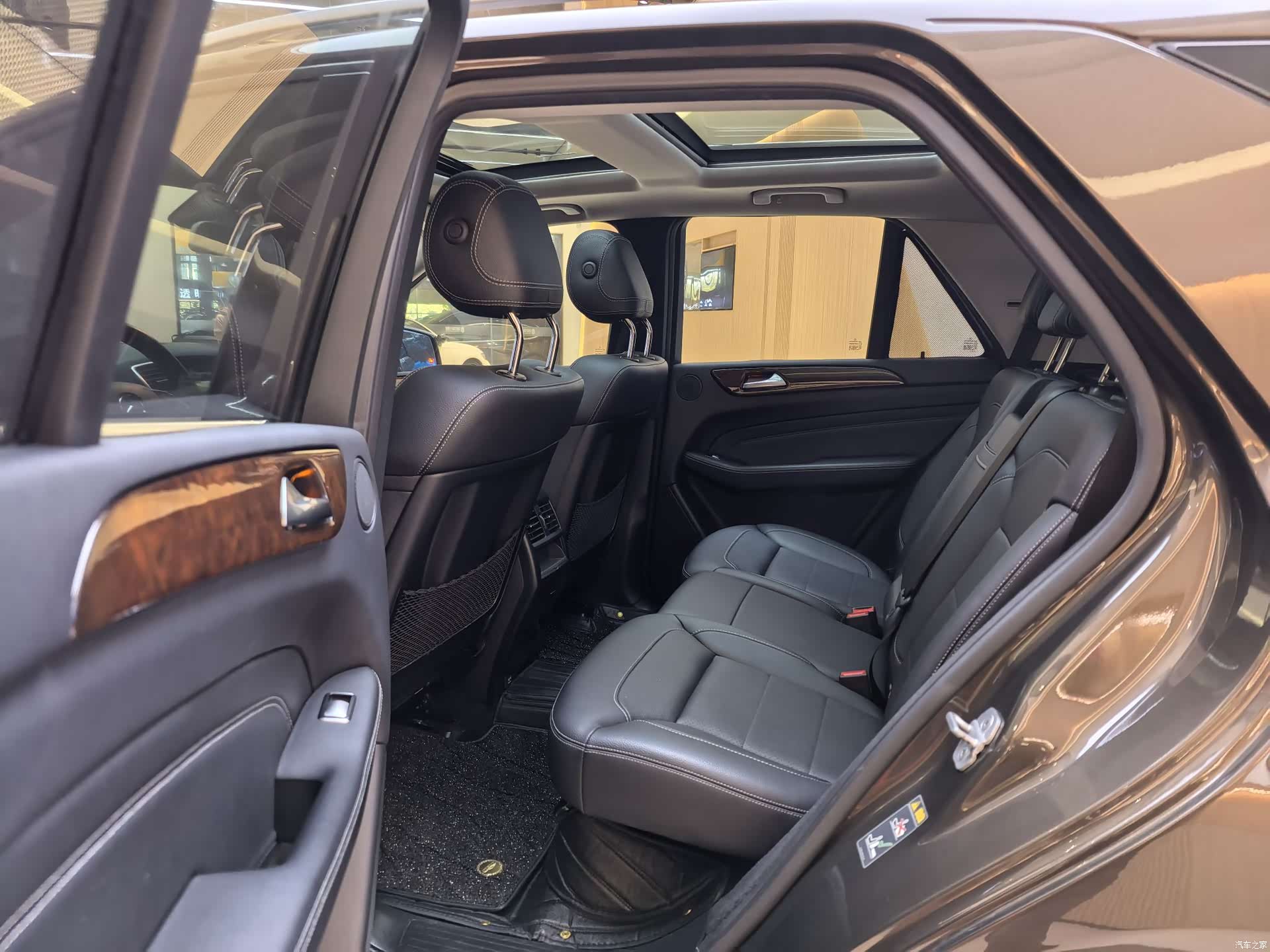 Mercedes-Benz M-Class, 2015 11