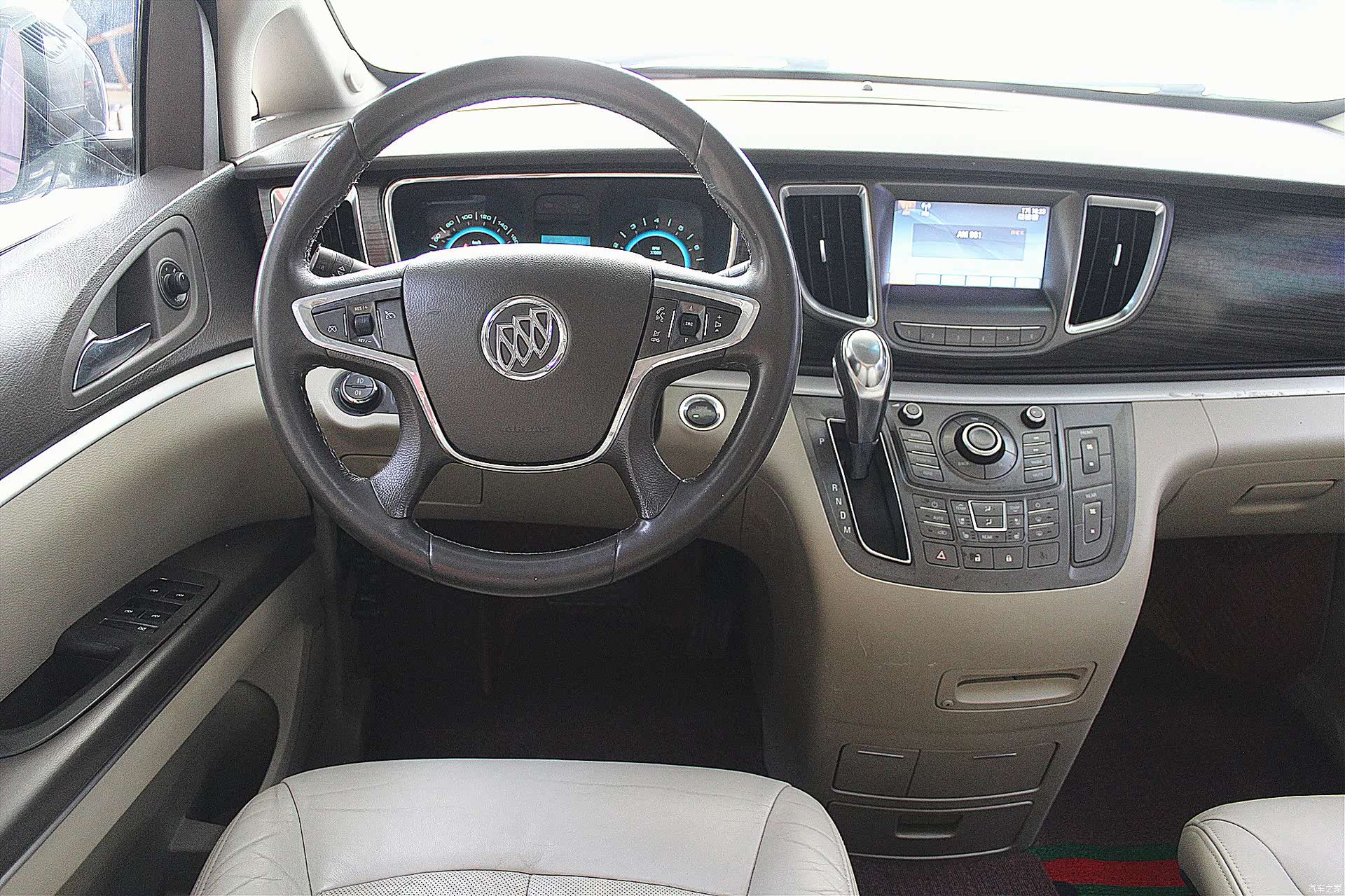 Buick GL8, 2013 6