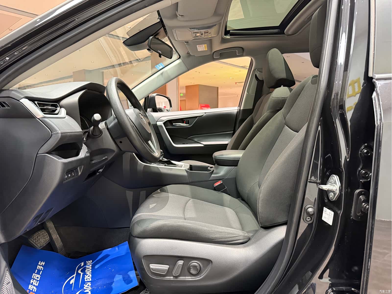 Toyota RAV4, 2022 6