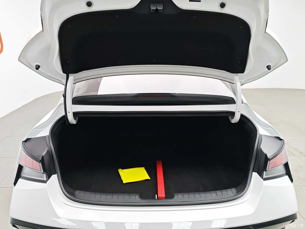 Hyundai Elantra, 2023 16