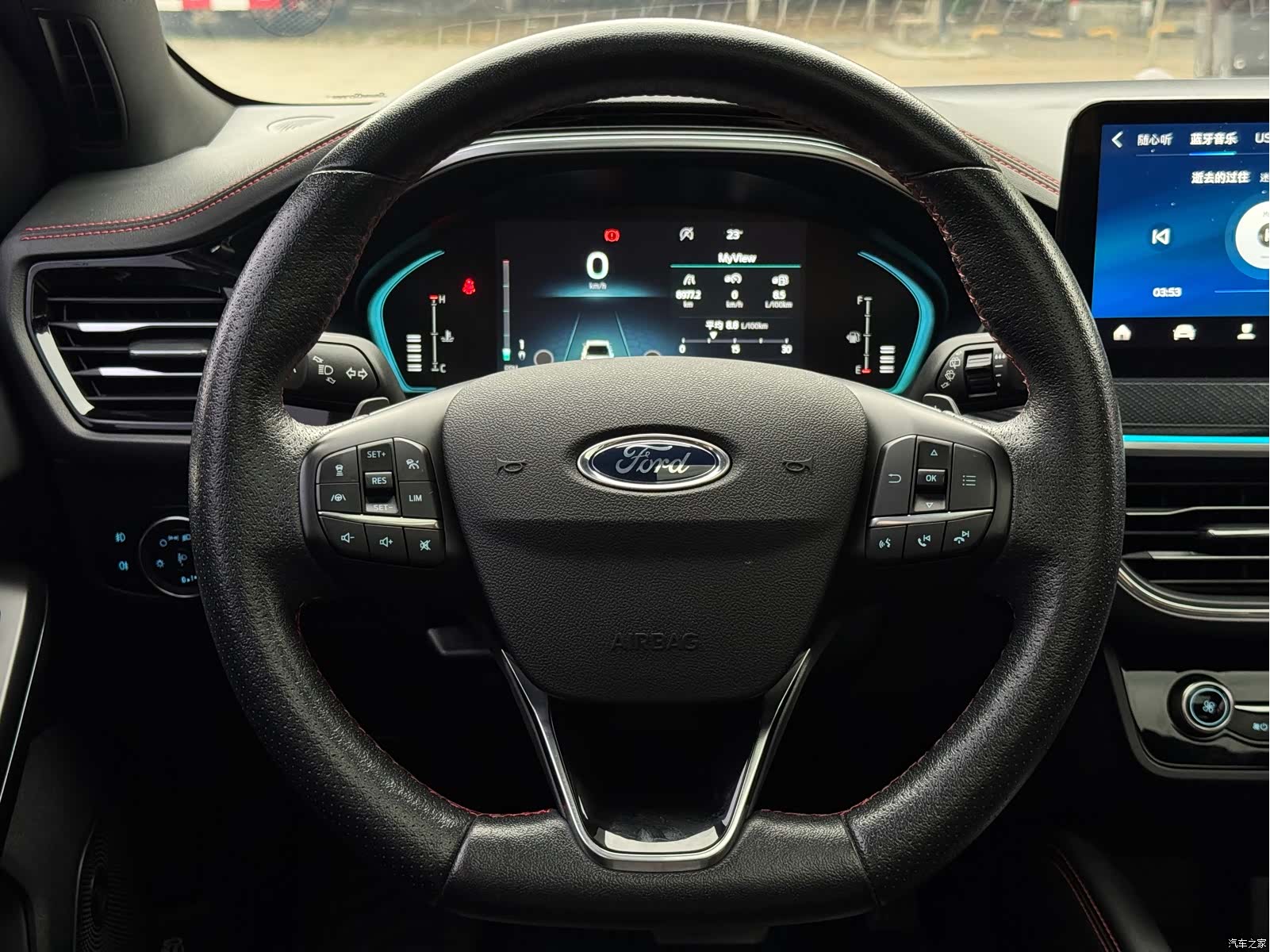 Ford Focus, 2023 все фото