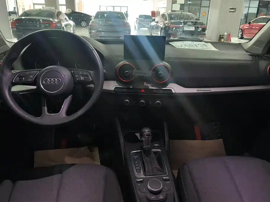 Audi Q2L