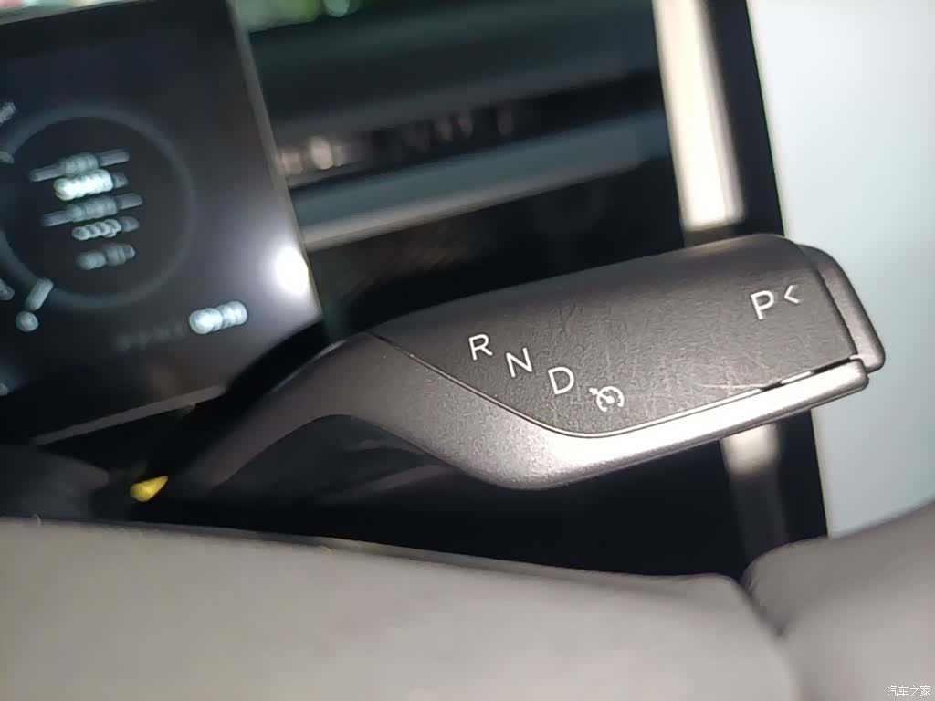 Tesla Model Y, 2024 14