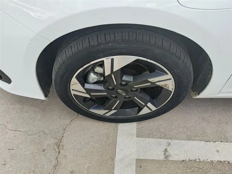 Geely Emgrand L HiP