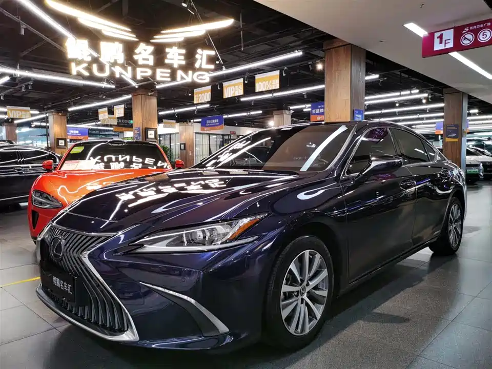 Lexus ES