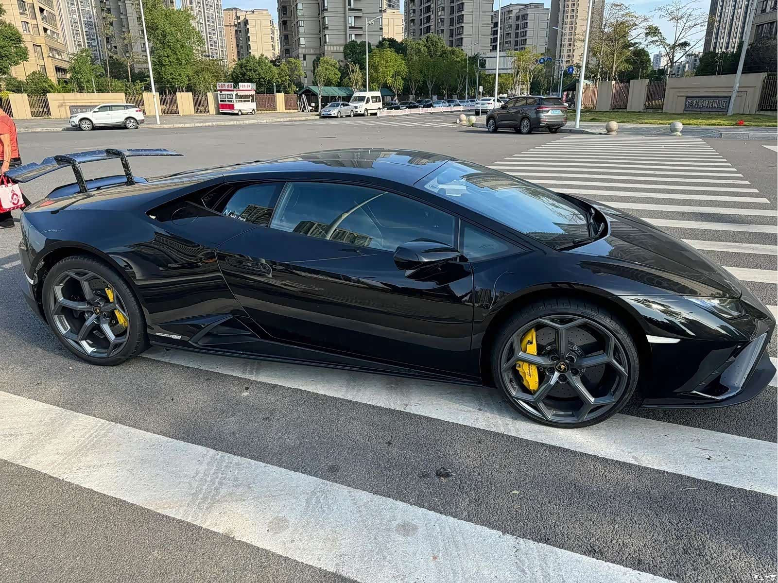 Lamborghini Huracán, 2023 3