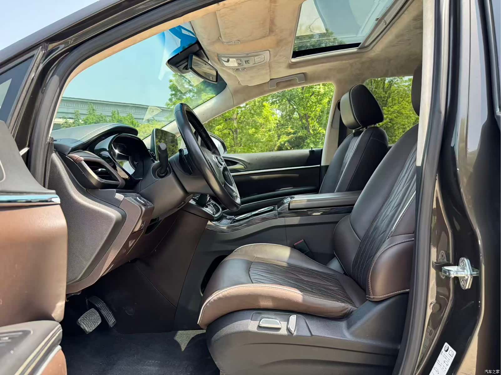 Buick GL8, 2022 3