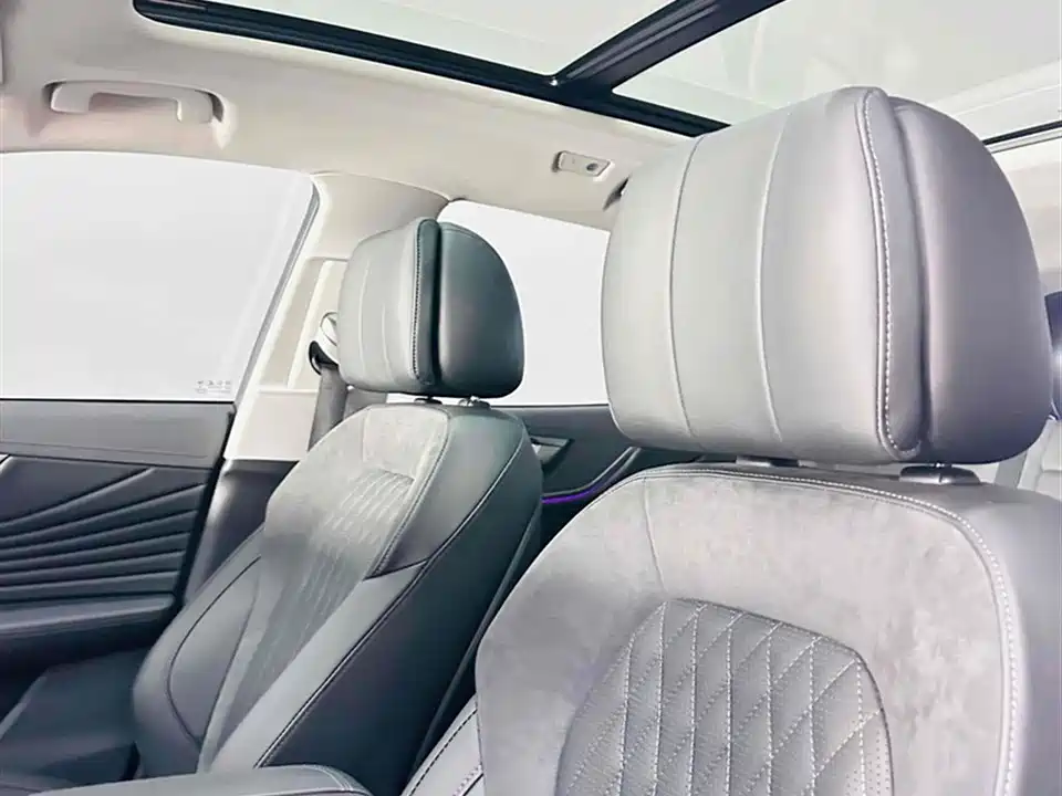 Hongqi HS5