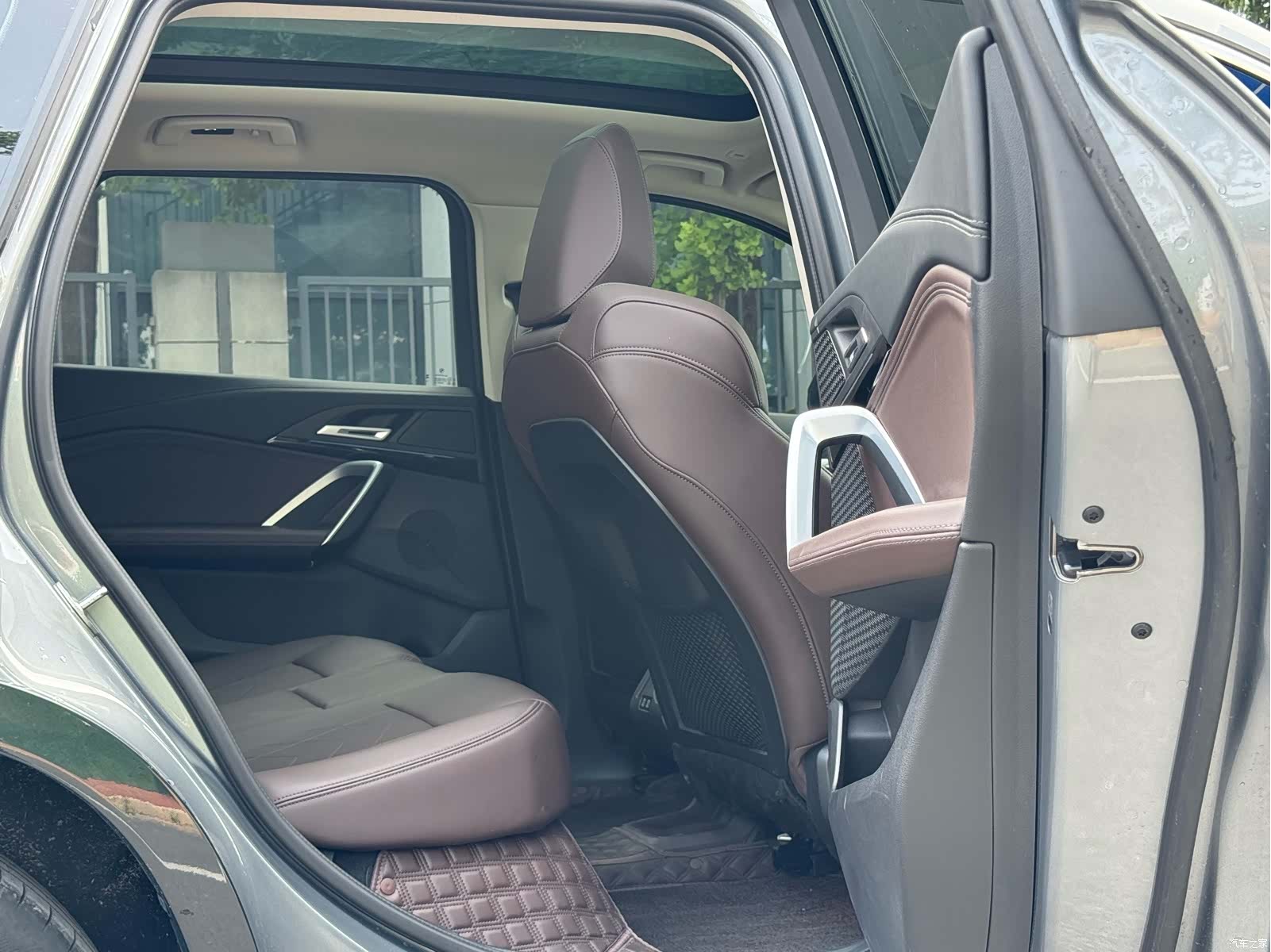 BMW iX1, 2024 13