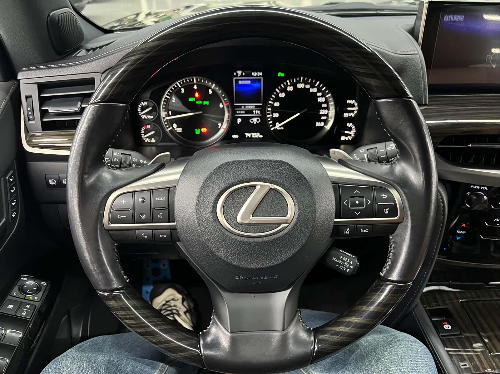 Lexus LX, 2022 22
