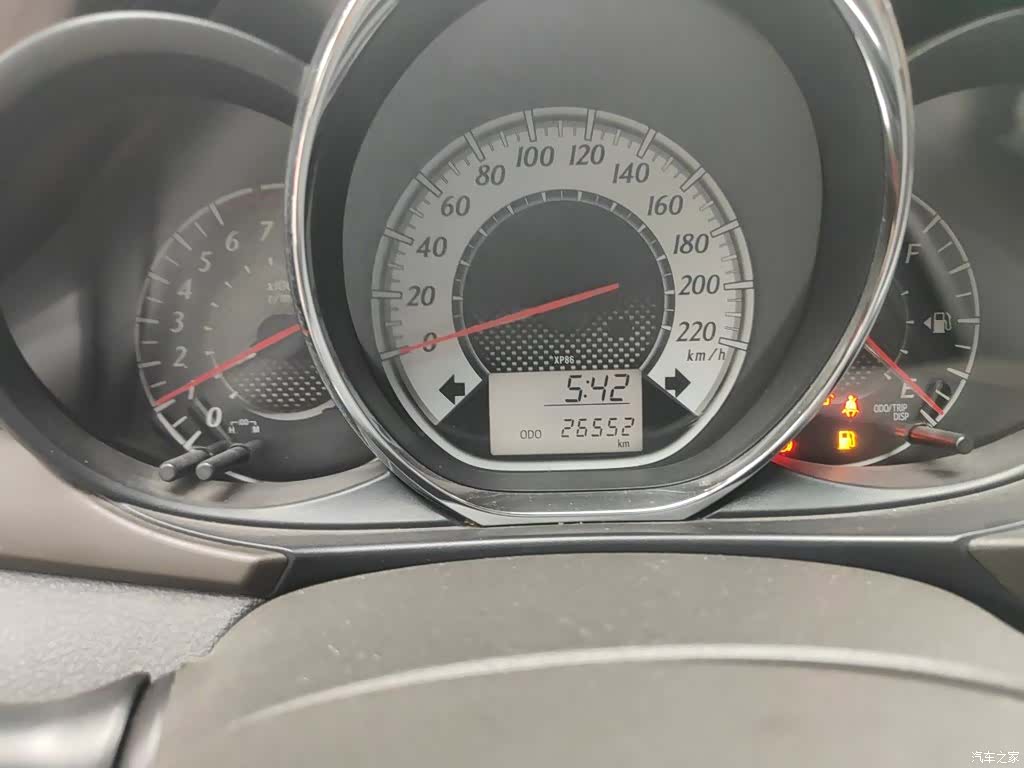 Toyota YARiS L, 2015 8