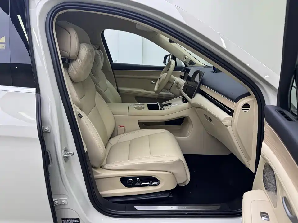 AITO Ask the world M5