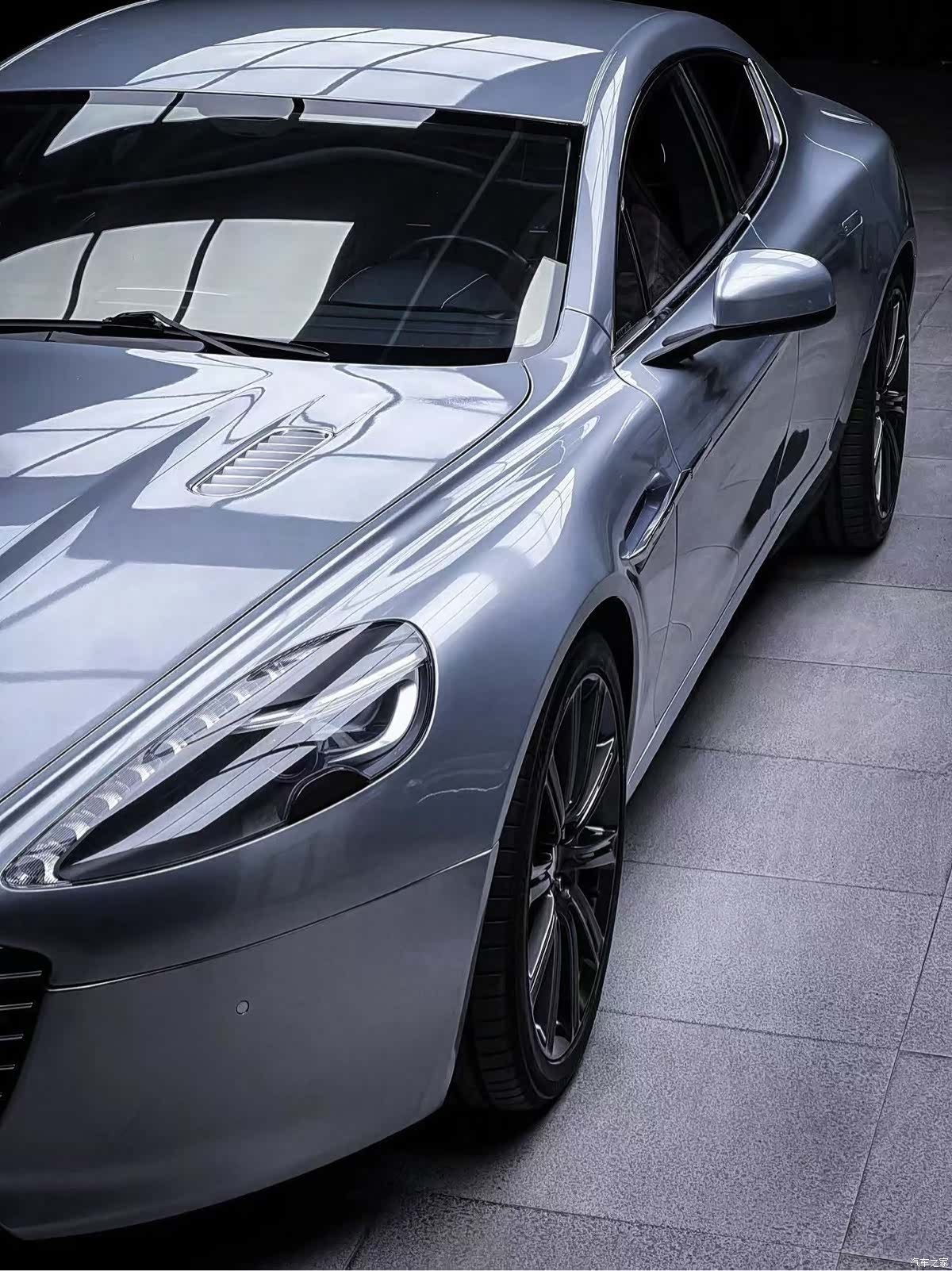 Aston Martin Rapide, 2013 3