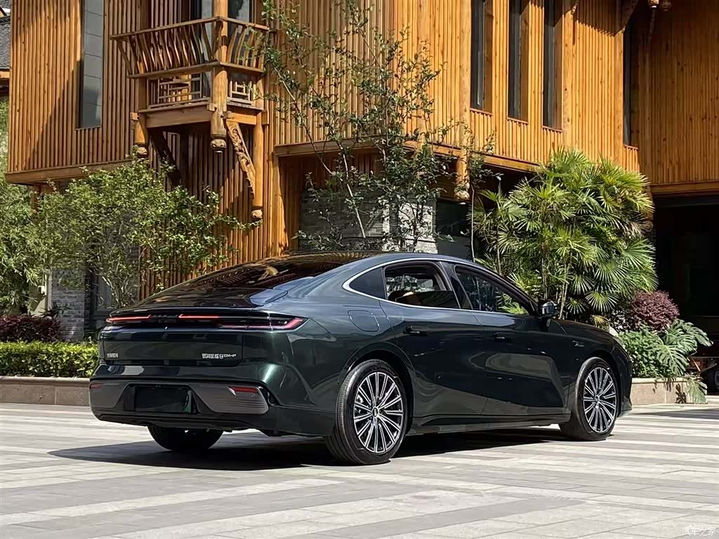 Geely 8, 2025 7
