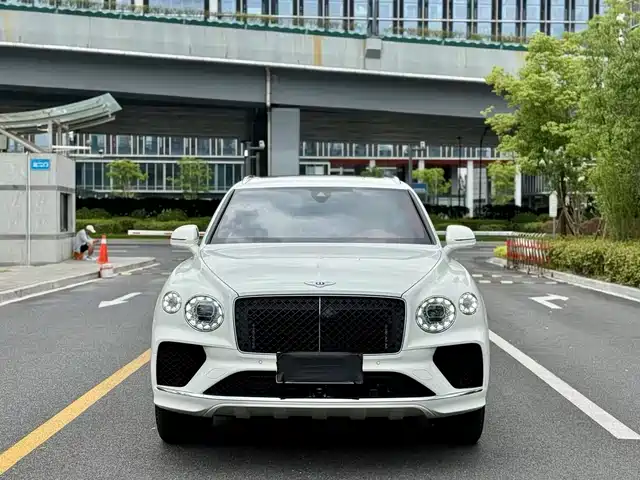 Bentley Bentayga 2024 — купить из Китая под заказ