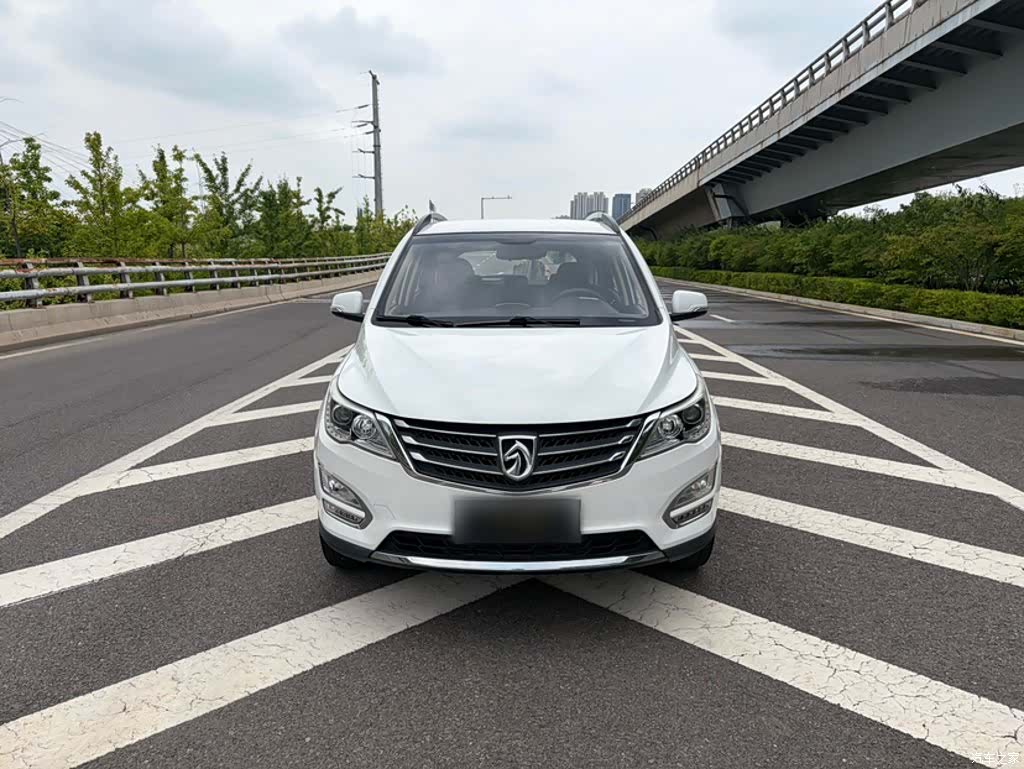 Wuling 560, 2016 6